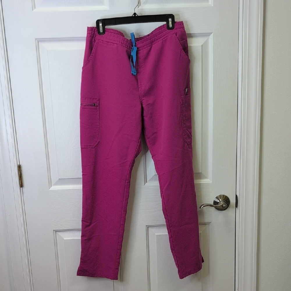 EUC Size Large Figs Yola scrub pants in Raspberry Sorbet.
Bought wrong size.
